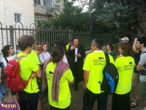 "Tarbuth" tour on the Haredi-non-Haredi seamline