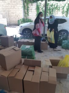 Packaging and distributing food